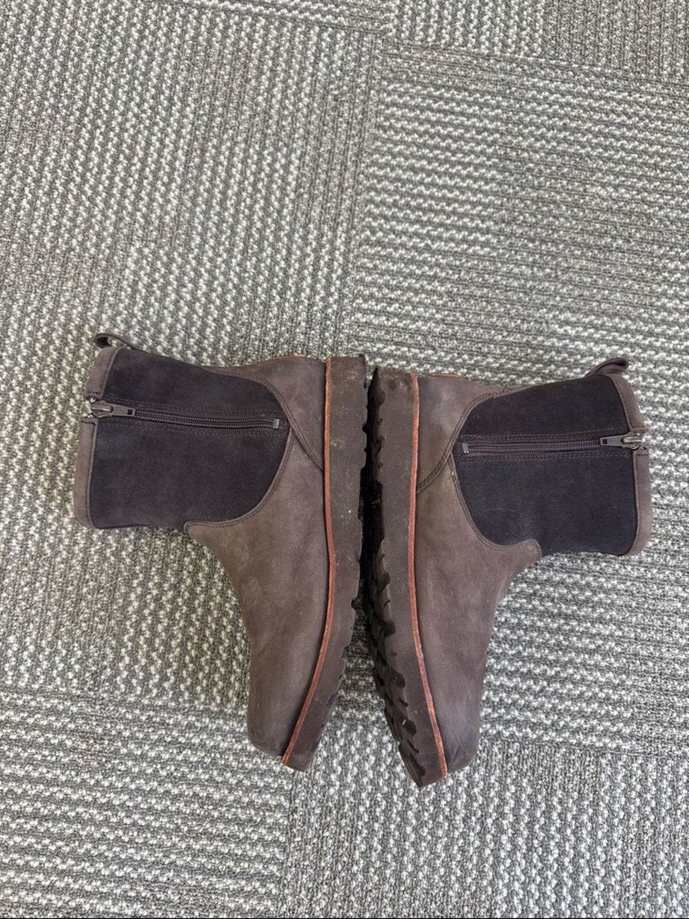 Ugg Men’s Hendron TL Fleece-Lined Waterproof Boot in Stout Brown, size 9 - Picture 4 of 9